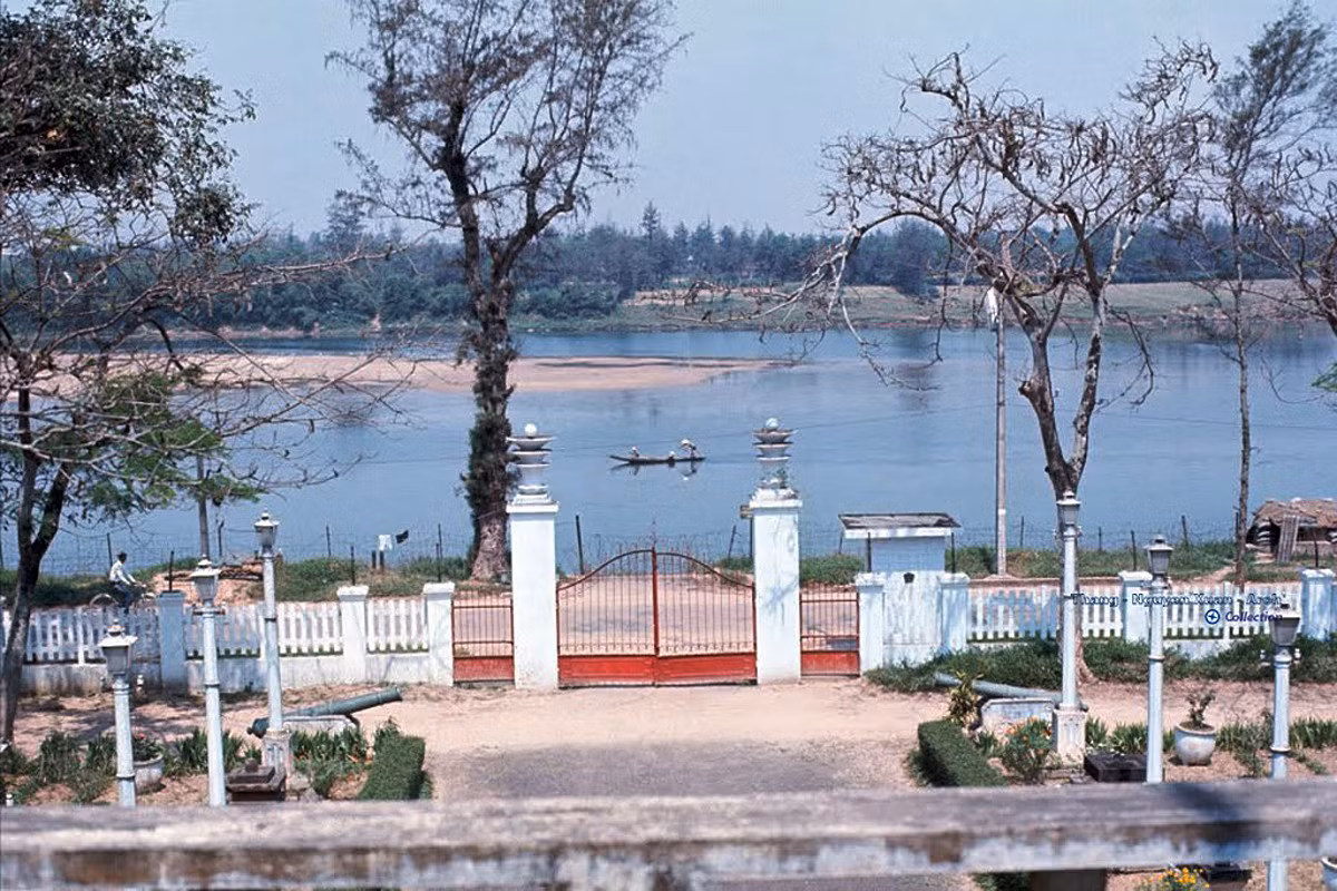 Sông Thạch Hãn nhìn từ Dinh tỉnh trưởng Quảng Trị.