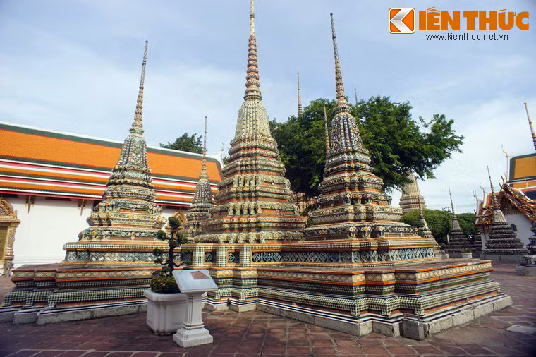 Hiện tại, Wat Pho là một danh thắng nổi tiếng thu hút rất nhiều khách du lịch trên thế giới ghe thăm ở Bangkok.
