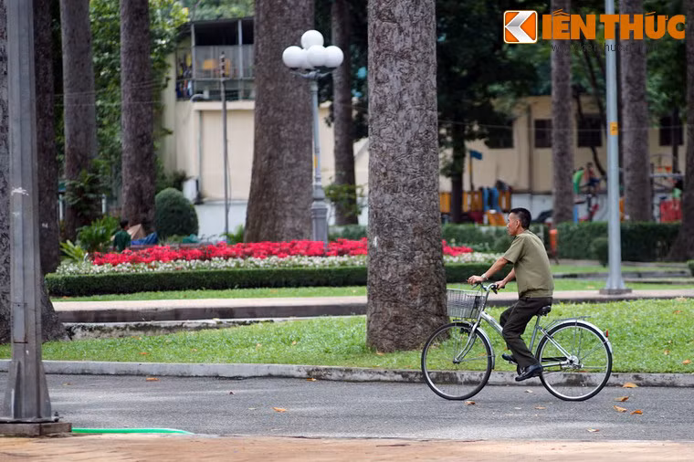 Khu vườn chính thức mang tên Jardin de la Ville, nhưng người Việt quen gọi đó là Vườn Ông Thượng hay Vườn Bờ-rô, có lẽ là phiên âm theo préau, tiếng Pháp, nghĩa là "sân lát gạch".