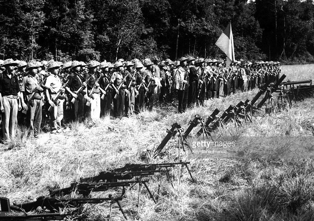 Lễ xuất quân của một Tiểu đoàn Giải phóng ở chiến trường miền Nam năm 1966. Ảnh: Getty.