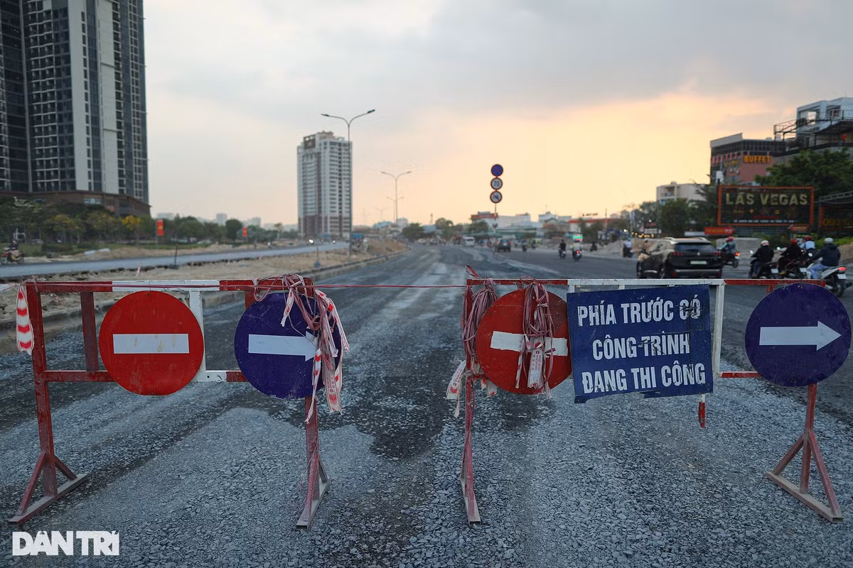 Việc nâng cấp, mở rộng đoạn đường này đã được triển khai từ cuối năm 2021. Mặt đường được mở rộng thêm mỗi bên 13,25 m, bao gồm hơn 7 m làn xe hỗn hợp và 6 m vỉa hè. Sau khi hoàn thiện, bề rộng mặt đường từ 6 làn nâng lên 10 làn xe.