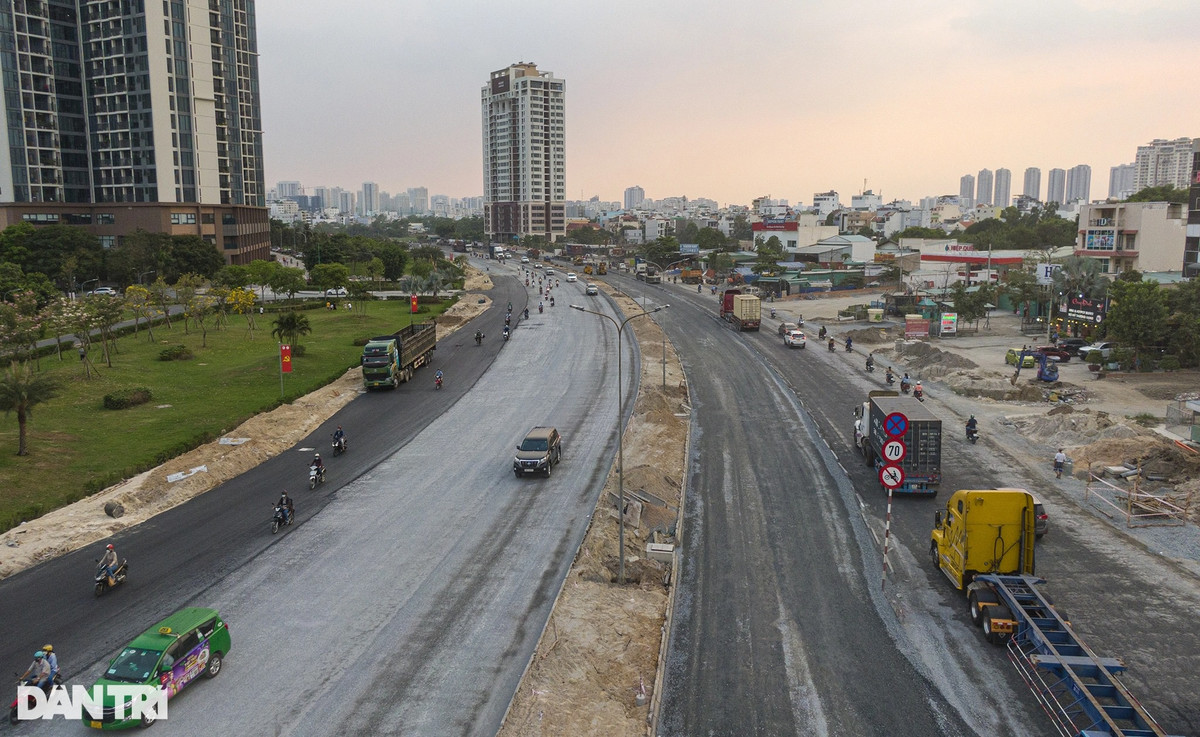 Sau nhiều tháng thi công, hiện công trình đã đạt khoảng 65% khối lượng, dự kiến hoàn thành cuối tháng 5 năm nay.