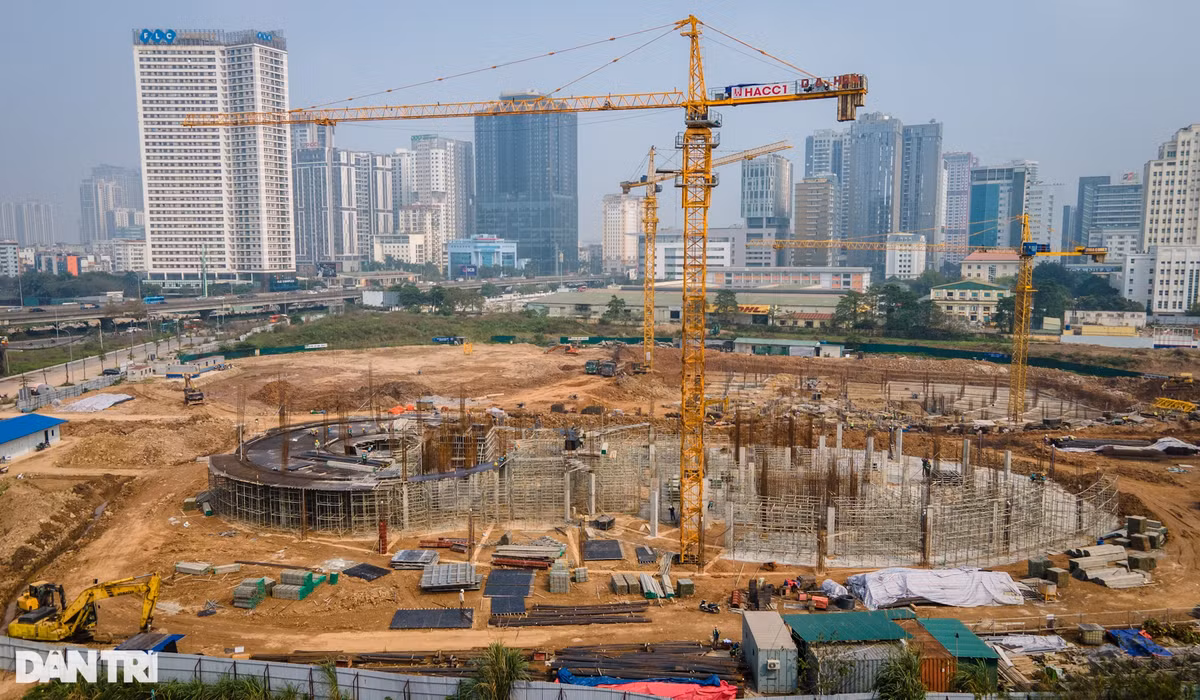 Theo Ban Quản lý dự án Đầu tư xây dựng công trình văn hóa - xã hội TP Hà Nội, Cung Thiếu nhi mới được xây dựng theo thiết kế kiến trúc mang phong cách hiện đại, thoáng rộng, gần gũi với thiên nhiên, sử dụng nhiều thiết bị tự động thông minh mang lại cảm giác an toàn, tiện nghi cho hoạt động học tập và vui chơi giải trí.