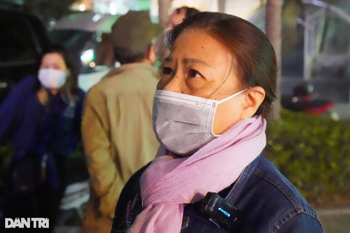 Hang tram nguoi tran ra long duong hong xem vu bat ong Trinh Van Quyet-Hinh-6