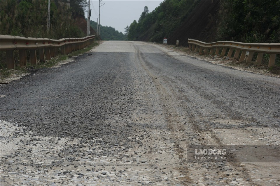 Yen Bai: Duong nat nhu tuong vi xe trong tai lon hoanh hanh