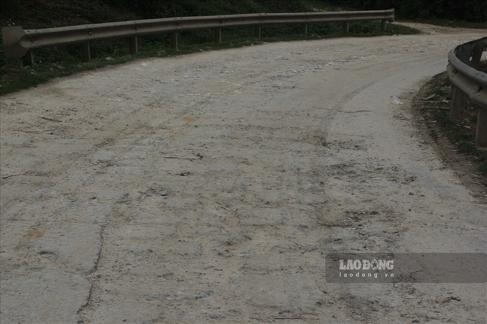 Yen Bai: Duong nat nhu tuong vi xe trong tai lon hoanh hanh-Hinh-4