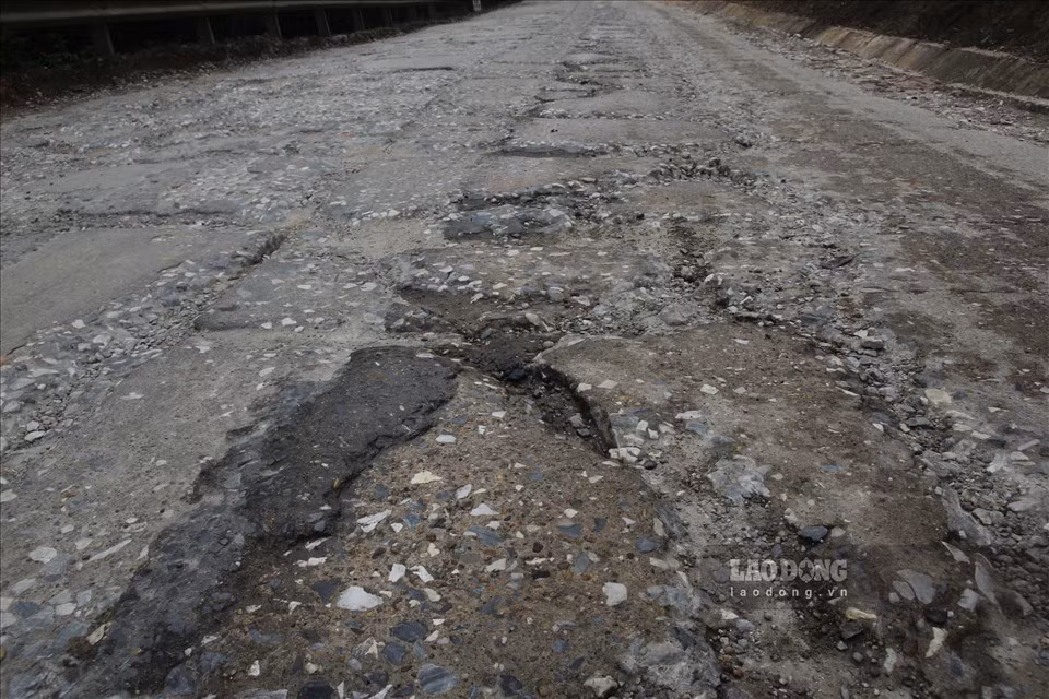 Yen Bai: Duong nat nhu tuong vi xe trong tai lon hoanh hanh-Hinh-3