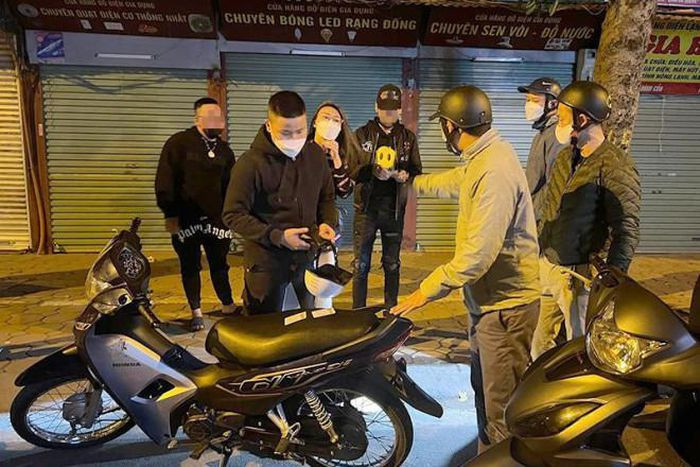 Hon 200 doi tuong 'can quay' tren duong pho bi 'canh sat 141' truy quet-Hinh-3