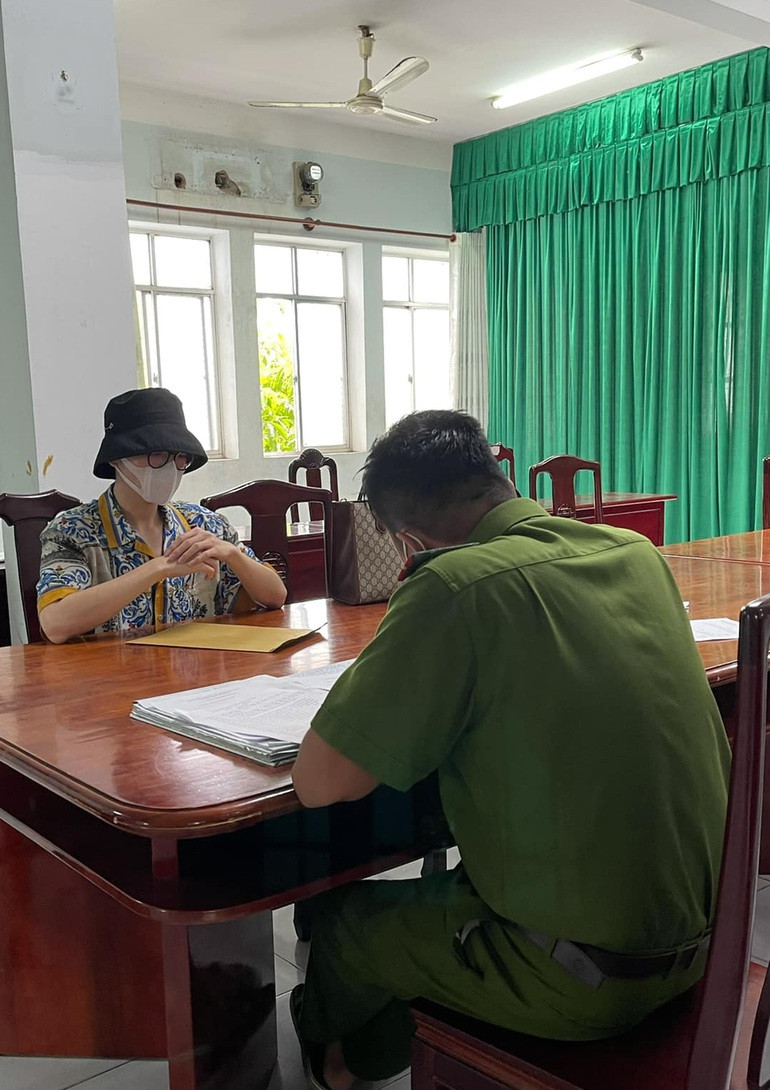 Ca si Duc Phuc bi lua dao chiem doat 32 trieu dong bang thu doan tinh vi-Hinh-4