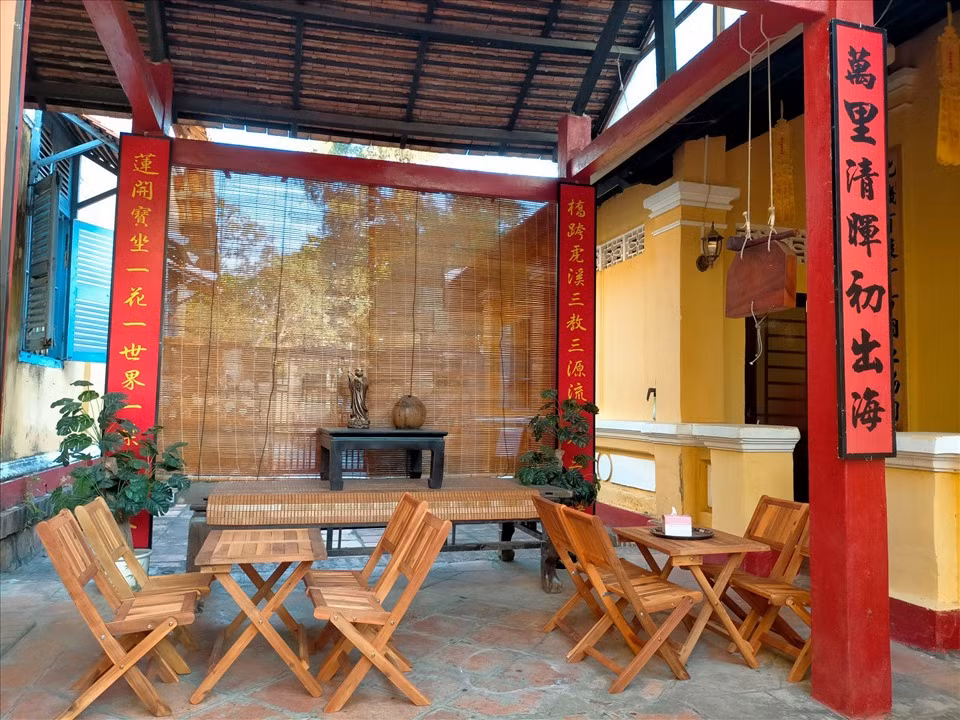 Thầy Thiện Đức chia sẻ: “Tiếc là con đường vào chùa nhỏ, lại nằm gần sông nên khách khó tham quan. Đa phần khách đến đình Bình Thủy, đi bộ qua cầu thăm viếng. Đầu năm Nhâm Dần, khi tình hình COVID-19 ổn định, khách thập phương cũng đến nhộn nhịp hơn”.