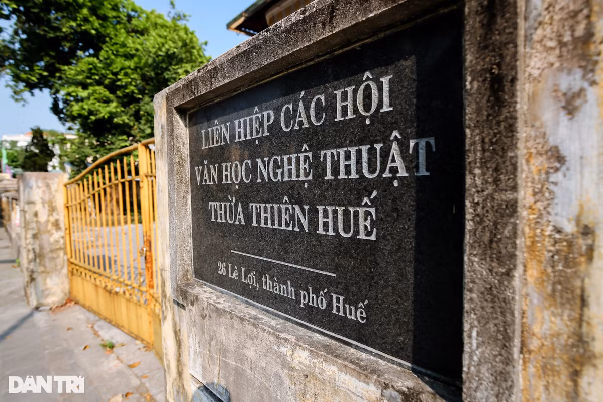 Can canh biet thu Phap co 100 nam tuoi sap duoc “than den” di doi-Hinh-5