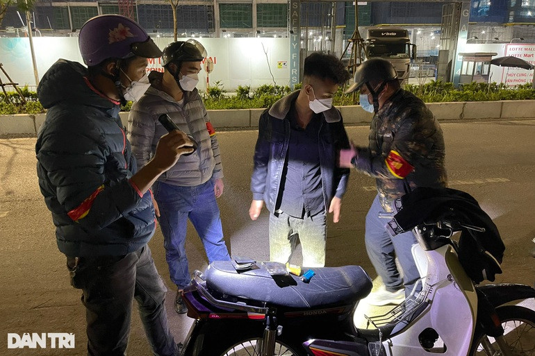 Canh sat hoa trang xuyen dem vay bat “quai xe” o Ha Noi-Hinh-7