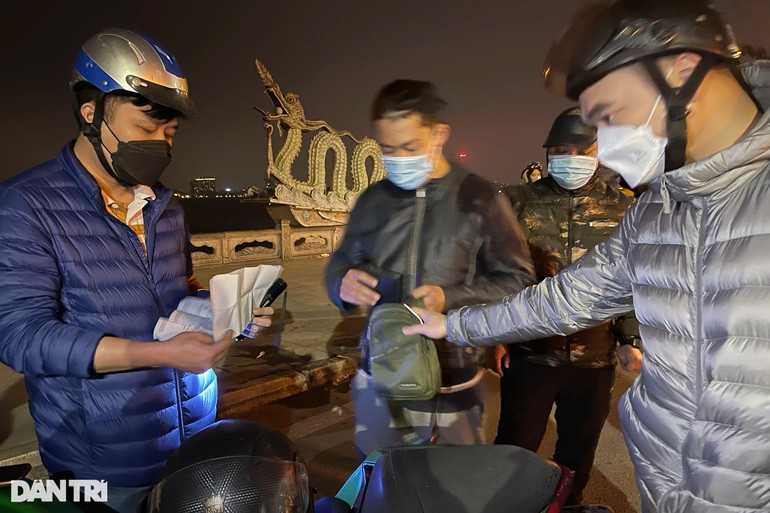 Canh sat hoa trang xuyen dem vay bat “quai xe” o Ha Noi-Hinh-9