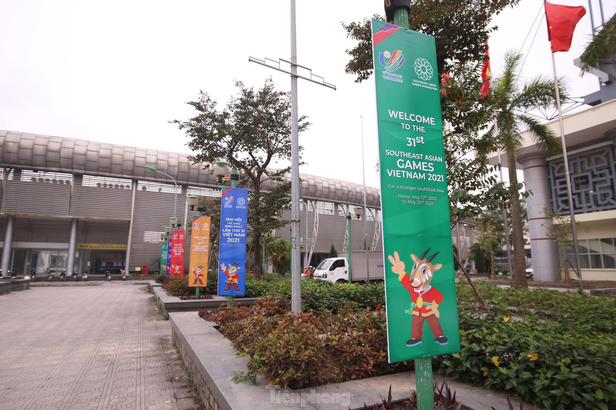 Đại diện Trung tâm Văn hóa, Thông tin và Thể thao huyện Hoài Đức cho biết: "Tiểu ban Lễ tân - Khánh tiết SEA Games 31 đã bàn giao toàn bộ các hạng mục tuyên truyền bằng pano, áp phích tại địa điểm thi đấu cho Trung tâm".