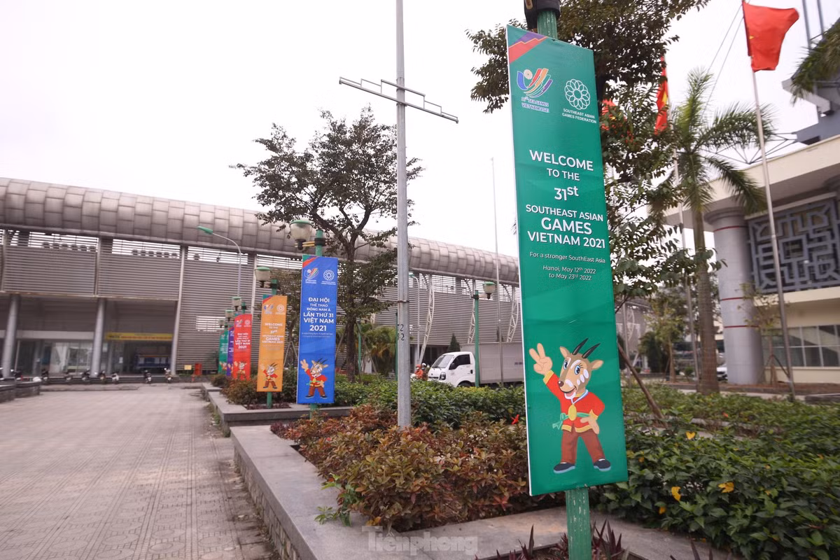 Đại diện Trung tâm Văn hóa, Thông tin và Thể thao huyện Hoài Đức cho biết: "Tiểu ban Lễ tân - Khánh tiết SEA Games 31 đã bàn giao toàn bộ các hạng mục tuyên truyền bằng pano, áp phích tại địa điểm thi đấu cho Trung tâm".