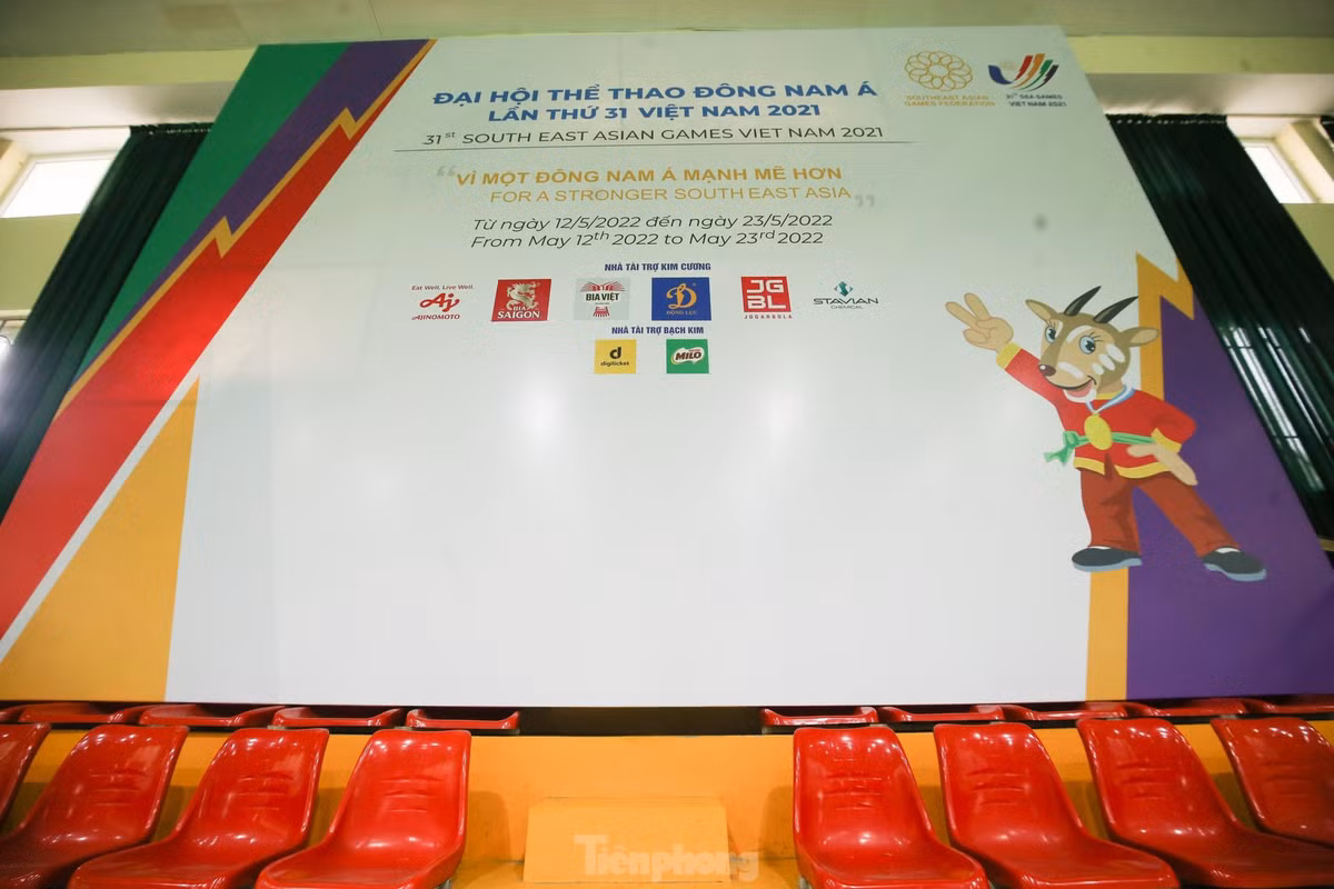 Các pano, biểu ngữ tuyên truyền đã đem không khí SEA Games ngập tràn tại các khu vực nhà thi đấu.