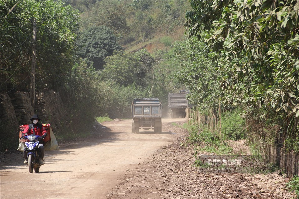 Duong dan sinh “nat nhu tuong” vi xe tai “cay ai” ngay dem-Hinh-2