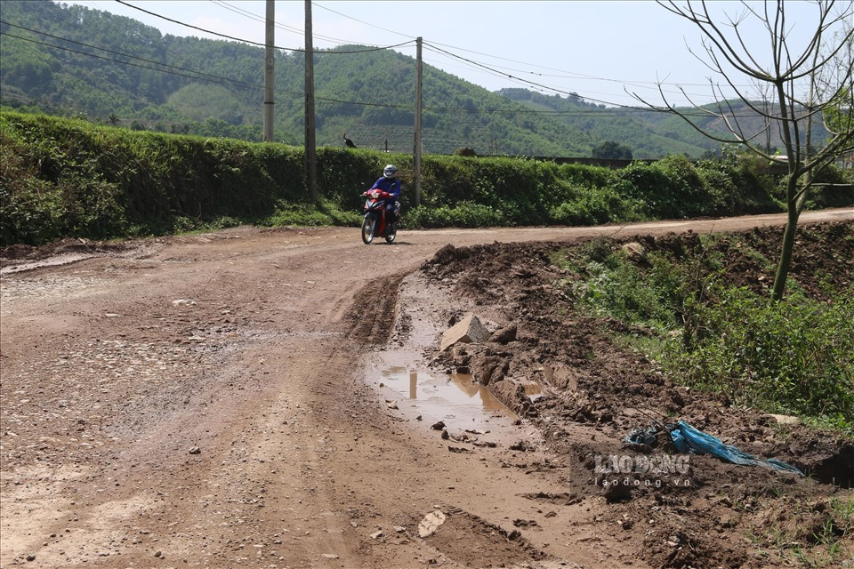 Duong dan sinh “nat nhu tuong” vi xe tai “cay ai” ngay dem-Hinh-12