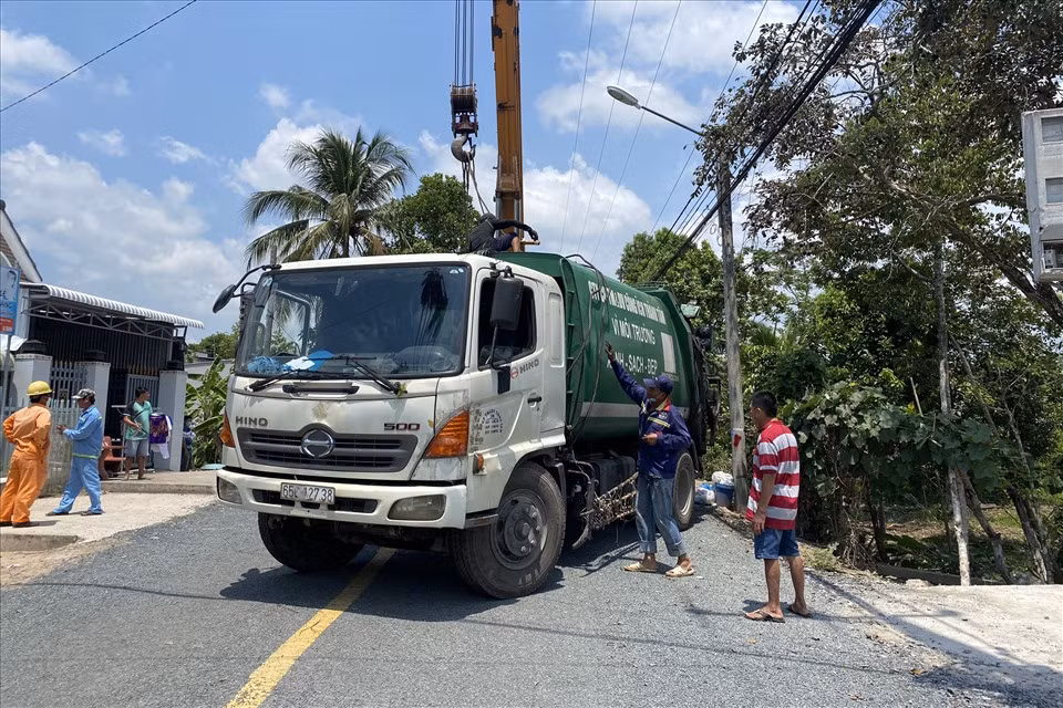 Một nguồn tin từ công an TP.Cần Thơ, cho biết, ngay sau khi sự việc xảy ra, các bộ phận nghiệp của cơ quan này đã đến hiện trường để điều tra, làm rõ nguyên nhân vụ việc. Trên cơ sở kết quả điều tra sẽ có những đánh giá về mức độ thiệt hại cụ thể, từ đó làm rõ trách nhiệm những người có liên quan.