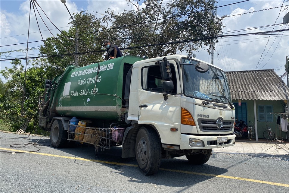 Trưa cùng ngày, trao đổi với PV, ông Mai Minh Ngoan - Chánh Văn phòng Ban ATGT TP.Cần Thơ, cho biết, đơn vị đang tích cực phối hợp với cơ quan chức năng để nhanh chóng đảm bảo việc lưu thông an toàn cho người dân, sau sự cố sập cầu xảy ra rạng sáng cùng ngày.