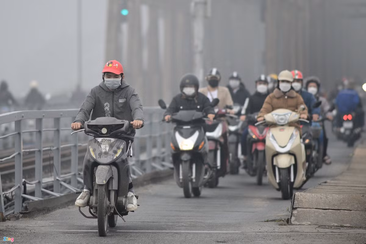 Tình trạng ô nhiễm không khí ở Hà Nội trở nên nghiêm trọng trong những năm gần đây và thường gia tăng tần suất, mức độ vào thời kỳ thu đông.