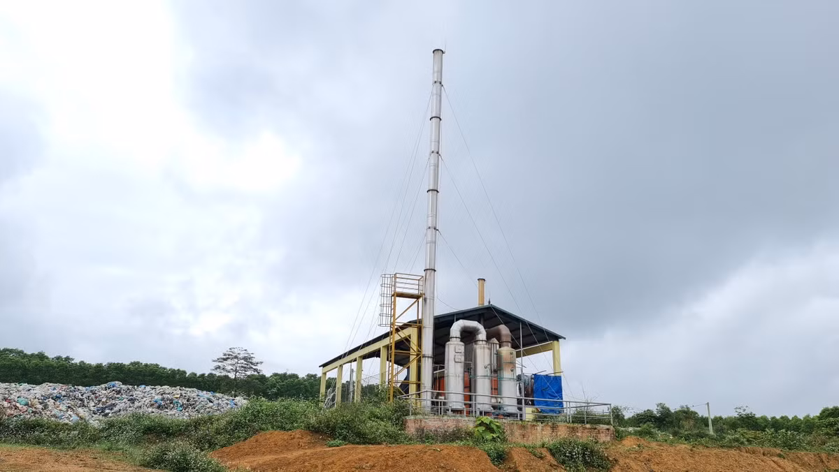 Tại báo cáo gửi UBND tỉnh Quảng Trị, Sở Tài nguyên và Môi trường tỉnh này đề nghị UBND tỉnh Quảng Trị chỉ đạo UBND huyện Cam Lộ bố trí nguồn kinh phí đầu tư thêm một số hạng mục thiết yếu. Huy động kinh phí đầu tư thêm ô chôn lấp giai đoạn 2, tăng cường tuyên truyền, vận động nhân dân thực hiện các giải pháp phân loại rác tại nguồn để thuận lợi hơn trong xử lý rác. Áp dụng các giải pháp đồng bộ khác để quản lý hiệu quả hơn chất thải rắn sinh hoạt của địa phương…