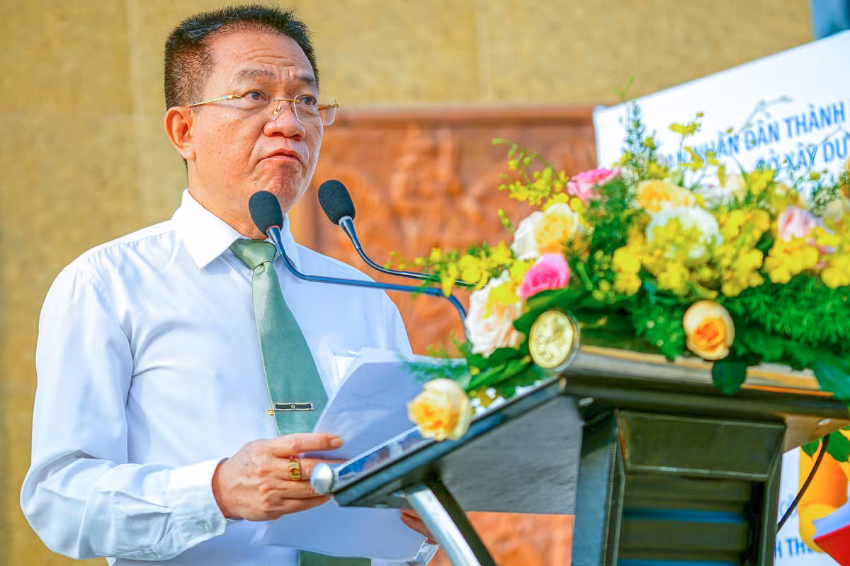 Can canh tuong dai Duc Thanh Tran Hung Dao sau khi duoc trung tu