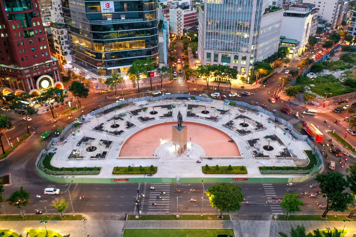 Trải qua nhiều năm, tượng đài bị xuống cấp đáng kể nên UBND TPHCM đã quyết định cho trùng tu lại với tổng kinh phí hơn 32 tỷ đồng, cùng với việc nâng cấp Công viên Mê Linh gần đó.