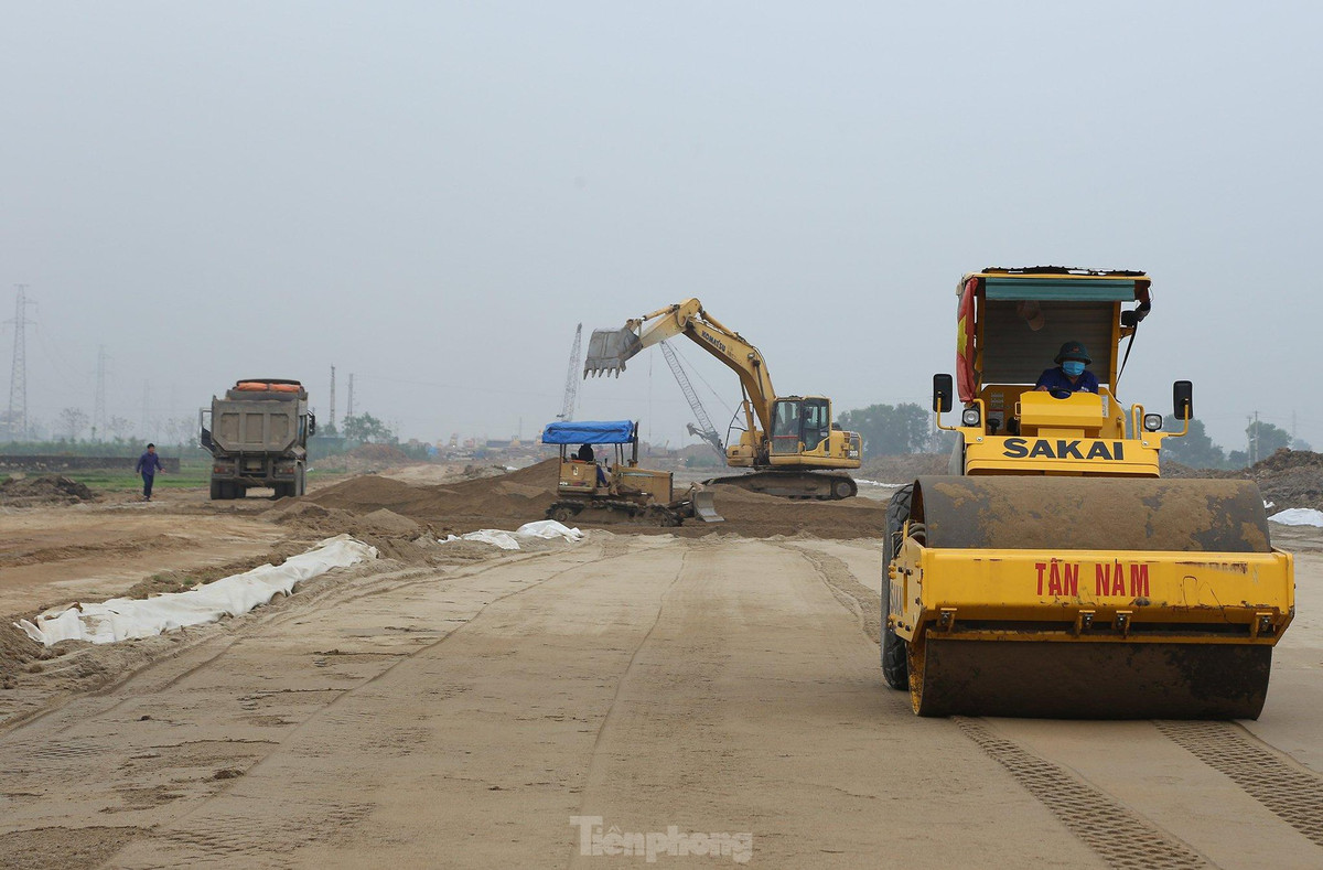 Dự án thành phần cao tốc Bắc Nam đoạn Nghi Sơn - Diễn Châu đi qua tỉnh Thanh Hóa và Nghệ An, có chiều dài gần 50km, tổng mức đầu tư 7.293 tỷ đồng, sử dụng nguồn vốn ngân sách Nhà nước với thời gian thi công khoảng 2 năm.