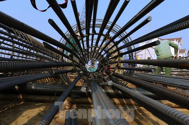 Đại diện Ban quản lý Dự án 6 (Bộ Giao thông Vận tải) cho biết, quá trình triển khai dự án, mặc dù gặp nhiều khó khăn như ảnh hưởng dịch COVID-19, mưa lụt... Tuy nhiên, Ban Quản lý dự án 6 đã đôn đốc, chỉ đạo đơn vị thi công tranh thủ thời tiết thuận lợi đẩy nhanh tiến độ.