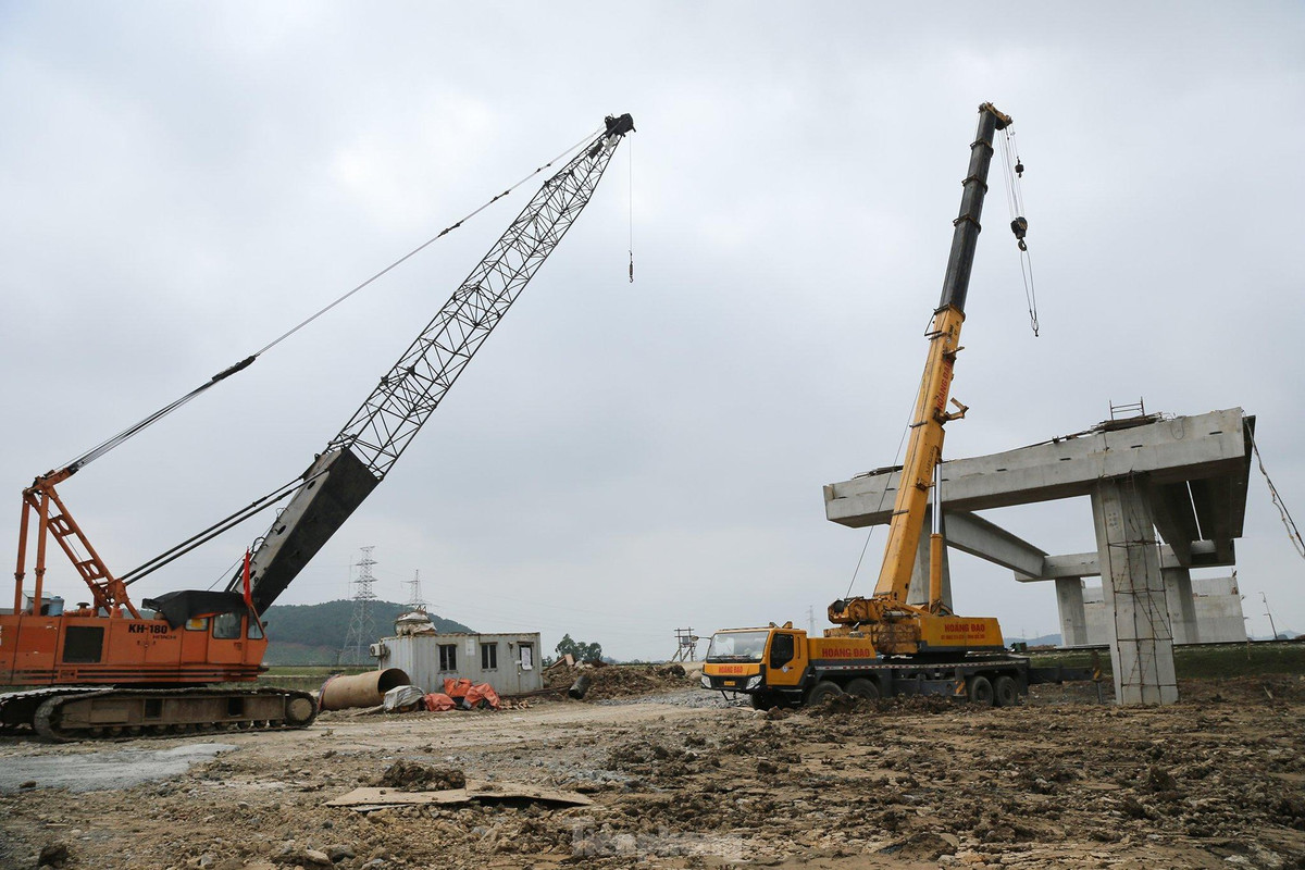 Tuyến đường cao tốc hiện đoạn qua địa bàn tỉnh Nghệ An đang dần thành hình.