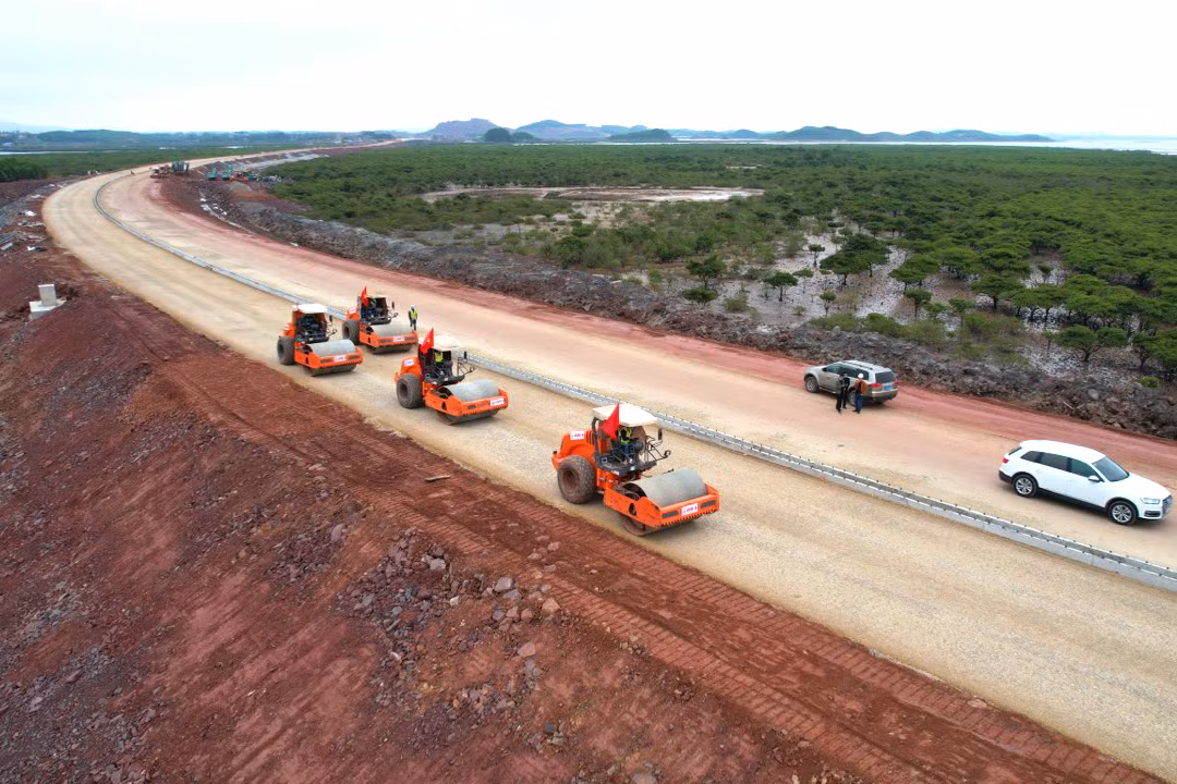 Dự án cao tốc Vân Đồn - Móng Cái được khởi công ngày 3/4/2019 (Ảnh: Đỗ Phương)