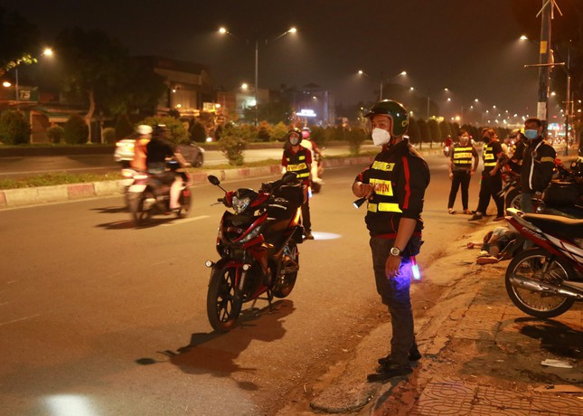 Sau đó các thành viên liên hệ với gia đình nạn nhân để đưa anh về nhà. Trước đó, nạn nhân đã được các bạn trong đội tình nguyện thuộc quận Bình Thạnh hỗ trợ ban đầu. Các bạn hỗ trợ bảo vệ người bị nạn và hiện trường vụ việc.