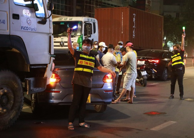 Bạn Đàm Thanh Bạch (22 tuổi, đội trưởng) cho biết, từ một số thành viên ban đầu, đội đã có thêm các bạn mới sau thời gian cùng tham gia tình nguyện viên hỗ trợ công tác phòng chống dịch ở quận Gò Vấp từ tháng 6/2021.