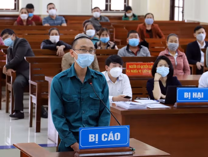 Ban an nao cho can bo ngan hang chiem doat hon 30 ty dong?