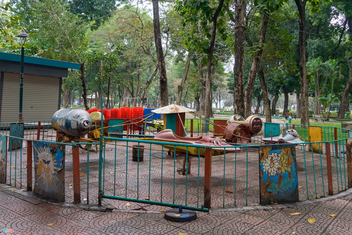 Một số thiết bị cũ nát nhưng không được rào bảo vệ hay có biển báo nguy hiểm. 