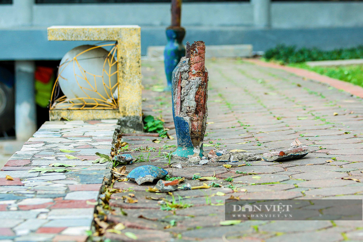 Anh Nguyễn Thanh Bình (24 tuổi) thường xuyên chạy bộ trong công viên mỗi buổi chiều chia sẻ: "Nhiều đoạn đường trong công viên đã xuống cấp, nhiều khi chạy không để ý rất dễ bị vấp ngã. Ngoài ra còn một số trụ đèn bị hư hỏng chưa được tu sửa".