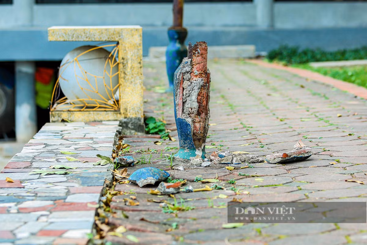 Anh Nguyễn Thanh Bình (24 tuổi) thường xuyên chạy bộ trong công viên mỗi buổi chiều chia sẻ: "Nhiều đoạn đường trong công viên đã xuống cấp, nhiều khi chạy không để ý rất dễ bị vấp ngã. Ngoài ra còn một số trụ đèn bị hư hỏng chưa được tu sửa".