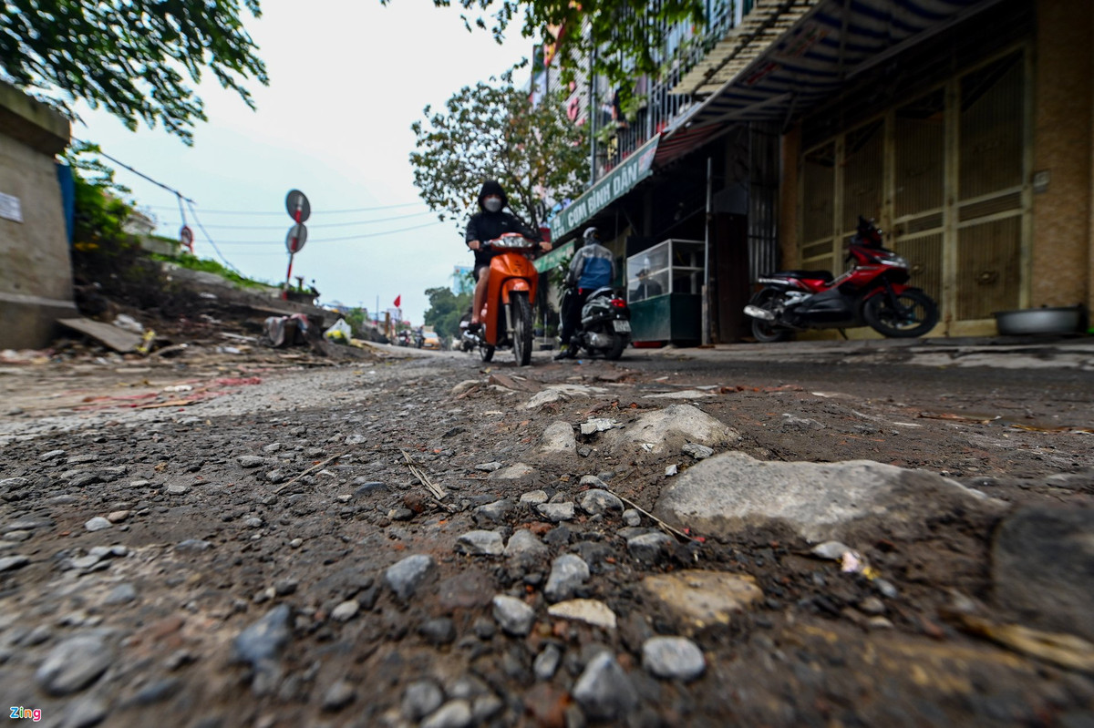 Tuyến phố nhếch nhác vì công trường 800 tỷ đồng 'bỏ hoang' - Hình 6 Tuyen pho nhech nhac vi cong truong 800 ty dong 'bo hoang'-Hinh-6