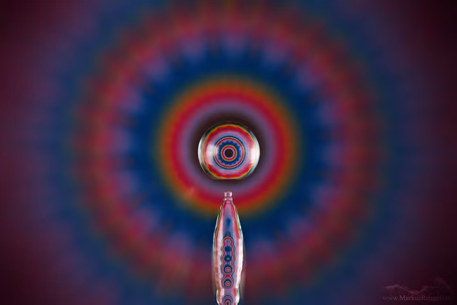 Markus Reugels là một nghệ sĩ, một nhiếp ảnh gia người Đức. Anh là người đã chứng minh chân lý là hoàn toàn không cần photoshop, bạn vẫn có thể chụp được những bức ảnh đẹp đến khó tin, vô cùng ảo diệu.