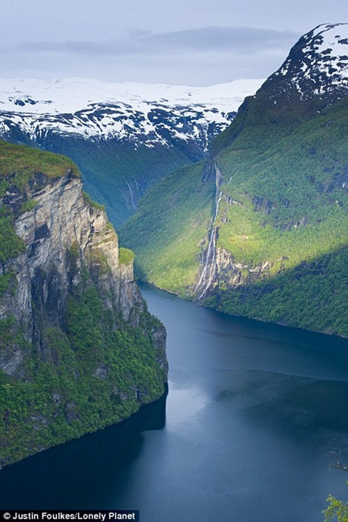 Geirangerfjord và thác Seven Sisters, Sunnmore, Na Uy.