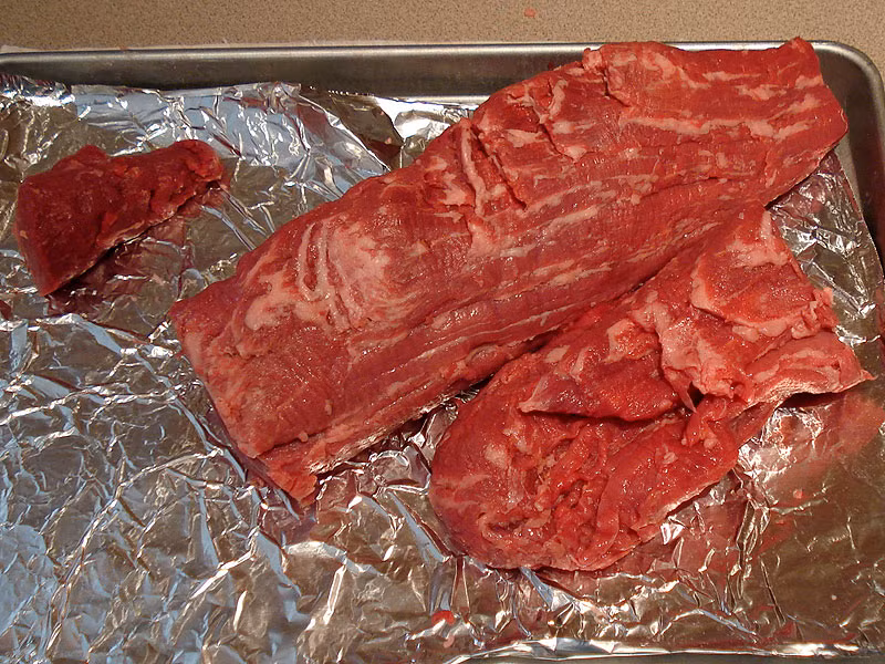 Thịt bò chứa nhiều vitamin B12: Vitamin B12 cần thiết cho các tế bào, nhất là các tế bào máu đỏ mang oxy đến các mô cơ.