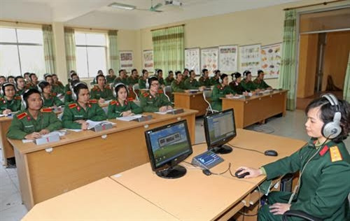 Giờ học ngoại ngữ của các học viên lớp bác sĩ dài hạn.