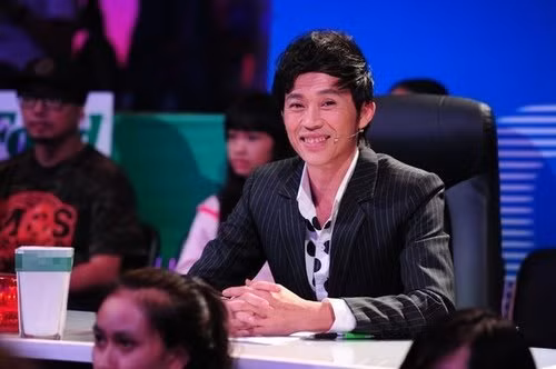 Tuy nhiên, Hoài Linh sụt cân là việc không mấy bất ngờ bởi những ai theo dõi danh hài này thường xuyên cũng có thể nhận ra thân hình ngày càng tiều tụy, bơ phờ của anh.