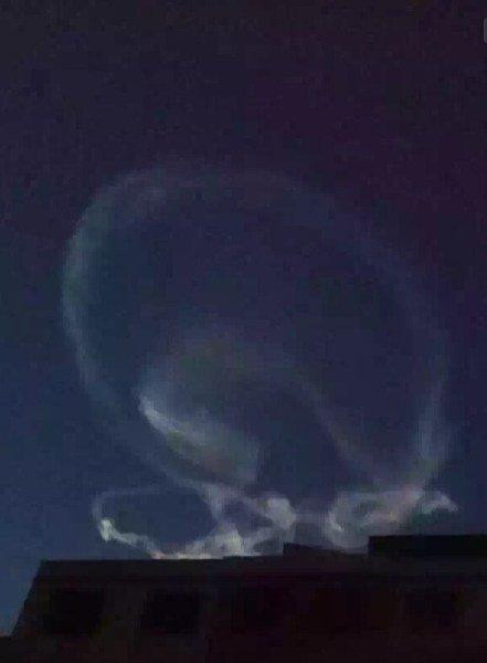 Tuy vậy, cũng có rất nhiều người tin rằng đây là một dấu hiệu nào đó mang tính không tưởng, siêu nhiên.