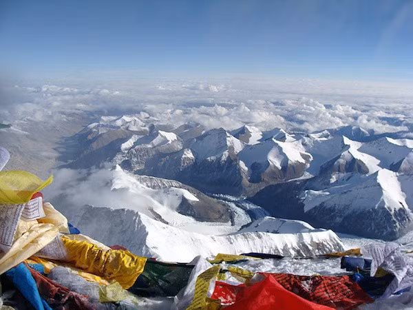Toàn cảnh trên đỉnh Everest.