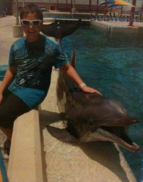 Cách đây hai năm, mẹ của Grant đã mua lại một cửa hàng động vật và đặt tên là Fish Bowl Pet Express trước khi nghỉ hưu. Grant luôn mơ ước sau này sẽ được tiếp tục kinh doanh cửa hàng của mẹ.