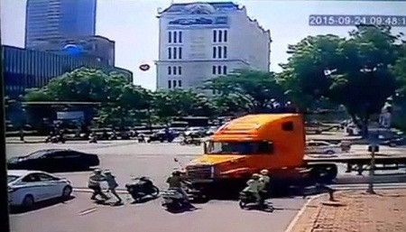 Những vụ “xe điên” gây tai nạn kinh hoàng chấn động dư luận - Hình 4 Nhung vu “xe dien” gay tai nan kinh hoang chan dong du luan-Hinh-4