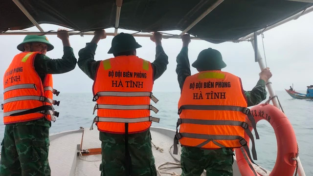 Hà Tĩnh: Hai vợ chồng mất tích khi đánh bắt hải sản trên biển - Hình 2 Ha Tinh: Hai vo chong mat tich khi danh bat hai san tren bien-Hinh-2