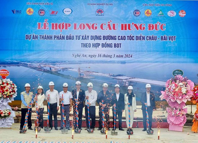 Hợp long cây cầu dài nhất cao tốc Bắc – Nam Hop long cay cau dai nhat cao toc Bac – Nam